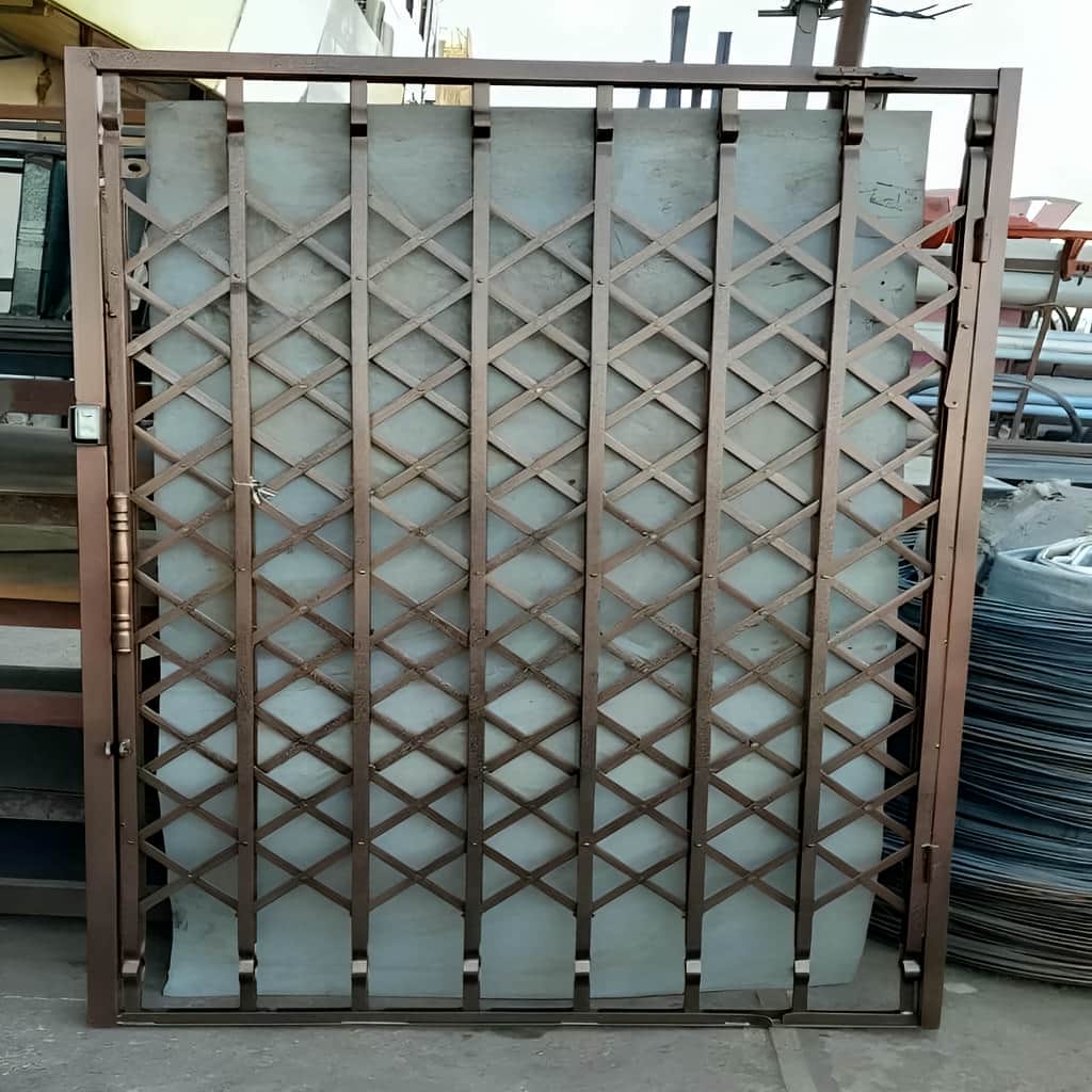 حفاظ آکاردئونی درب پارکینگ