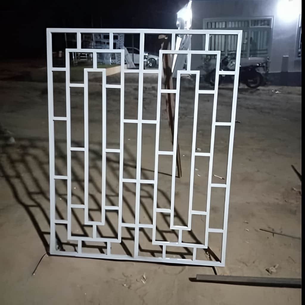 حفاظ پنجره مدل کلاسیک مهرآهن 1 قیمت حفاظ هندسی آهنی