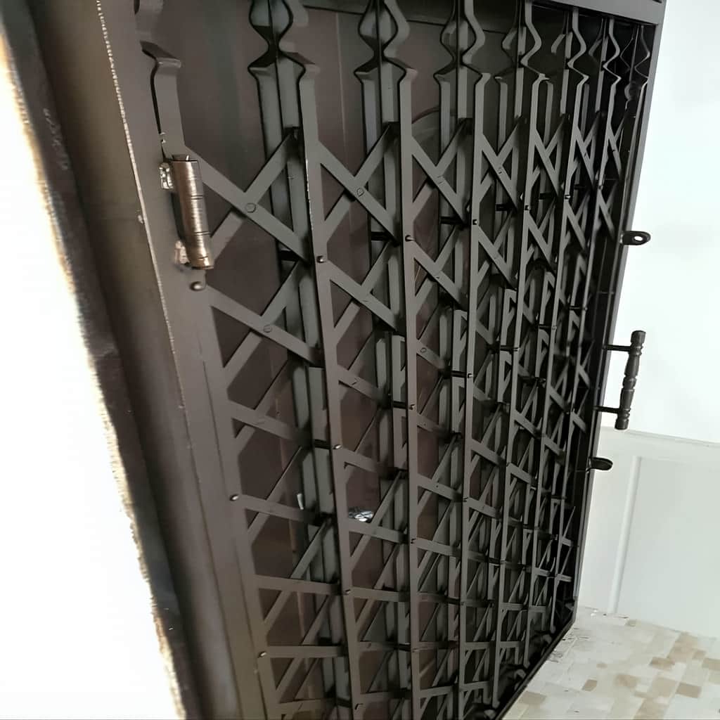 فروش درب آکاردئونی آپارتمان پنج‌گل در اصفهان
