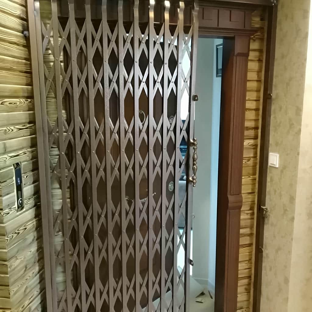 نصب درب آکاردئونی پنج گل در فردیس کرج نصب درب آکاردئونی پنج گل در فردیس کرج