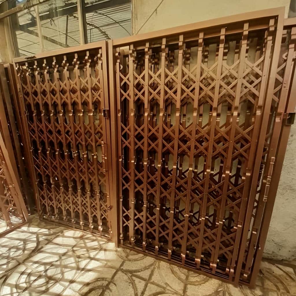 نصب درب آکاردئونی آپارتمان چهارگل در اصفهان نصب درب آکاردئونی آپارتمان چهارگل در اصفهان