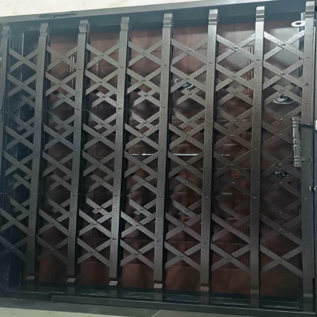 نصب درب آکاردئونی آپارتمان چهارگل در محمودآباد نصب درب آکاردئونی آپارتمان چهارگل در محمودآباد