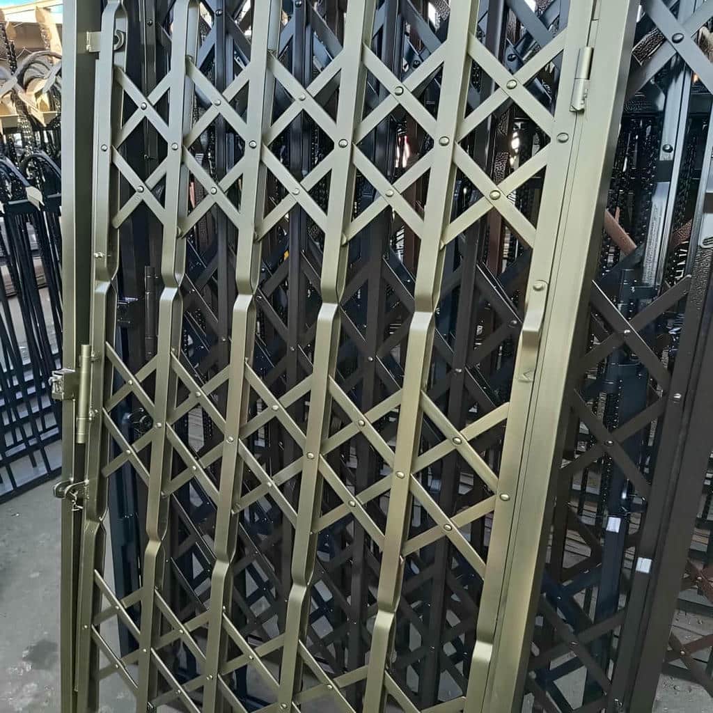 درب آکاردئونی آپارتمان در قزوین