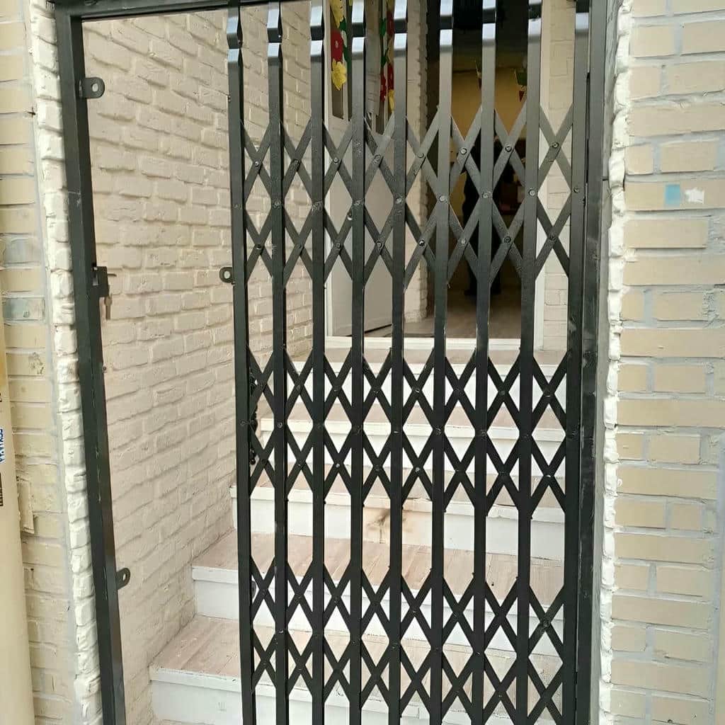 نصب درب آکاردئونی آپارتمان چهارگل در خرم آباد نصب درب آکاردئونی آپارتمان چهارگل در خرم آباد