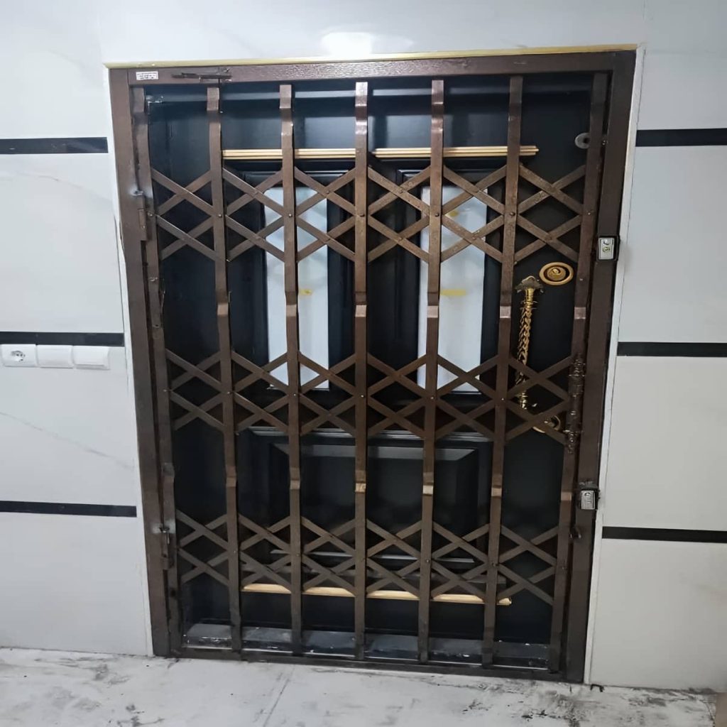 درب آکاردئونی در دماوند