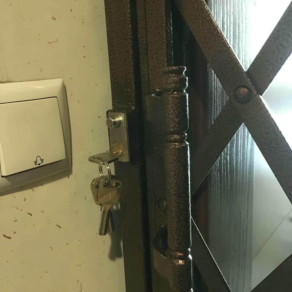 درب آکاردئونی آپارتمان در اراک