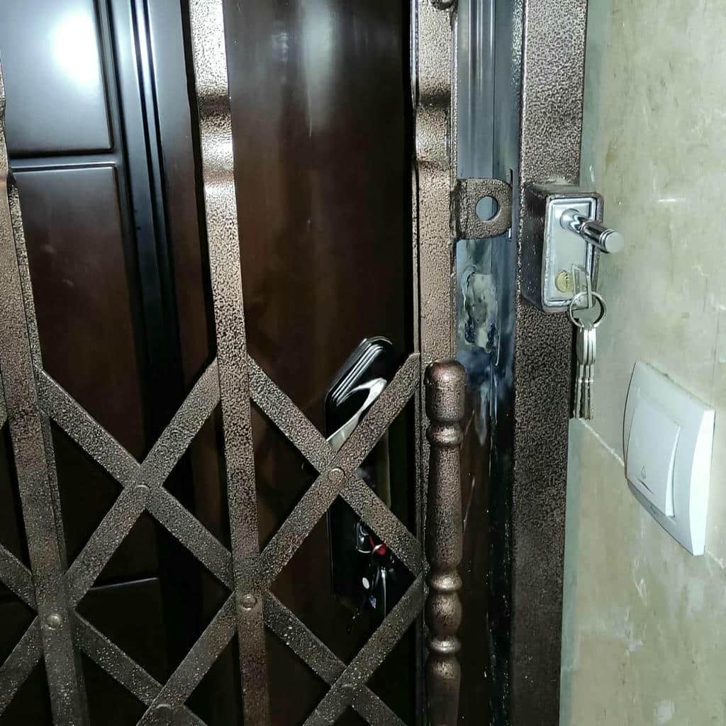 درب آکاردئونی آپارتمان در قائمشهر