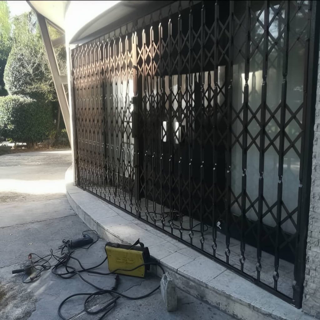 درب آکاردئونی در کمال شهر