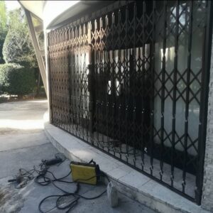 درب آکاردئونی در کمال شهر