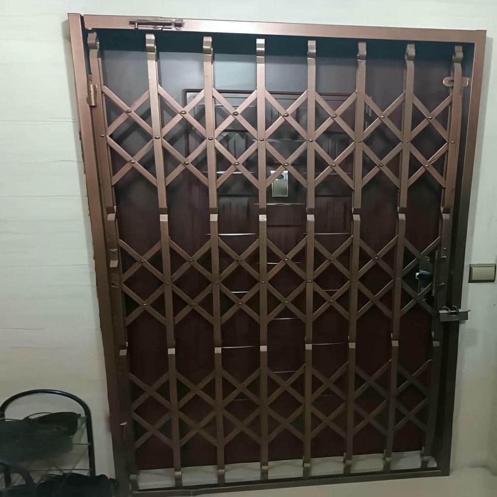 نصب درب آکاردئونی آپارتمان چهارگل در قم