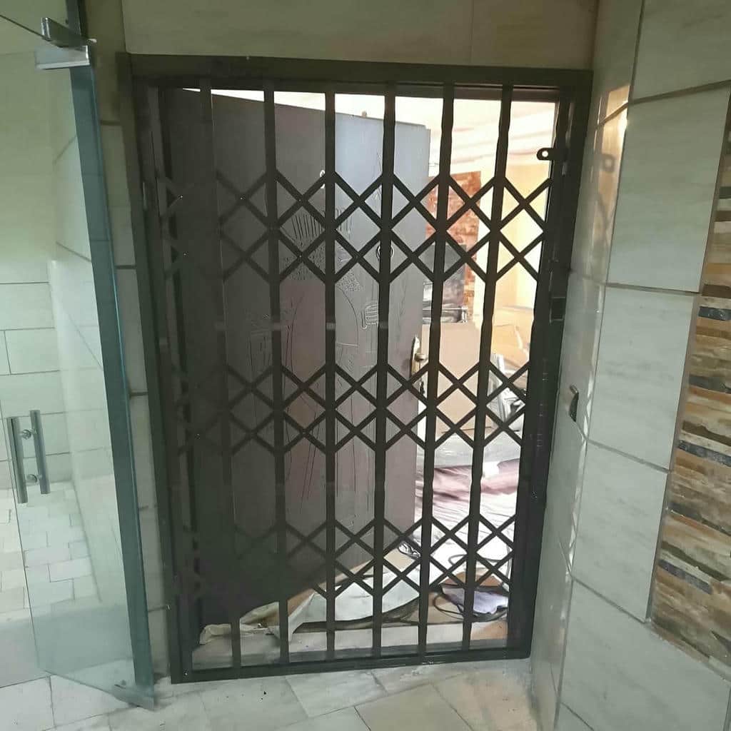 درب آکاردئونی در لواسان