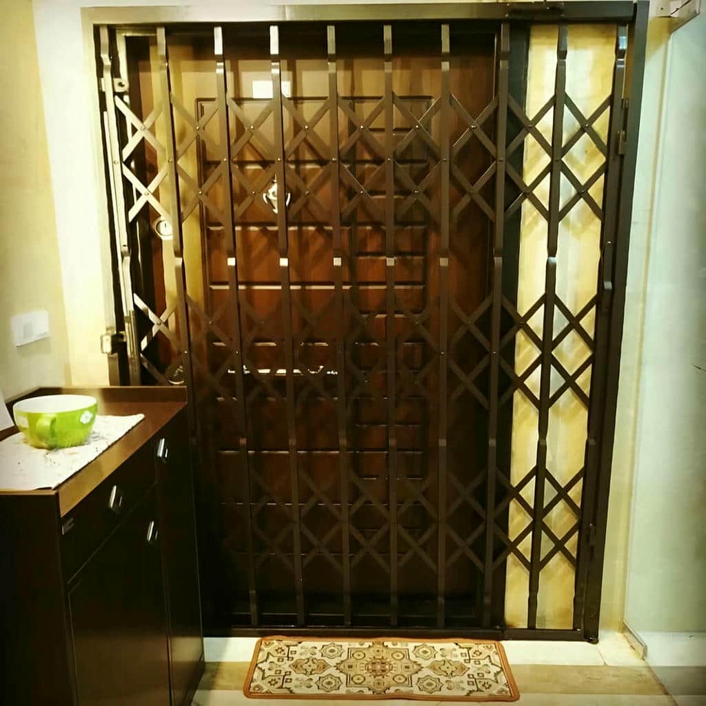 درب آکاردئونی در بندر چابهار