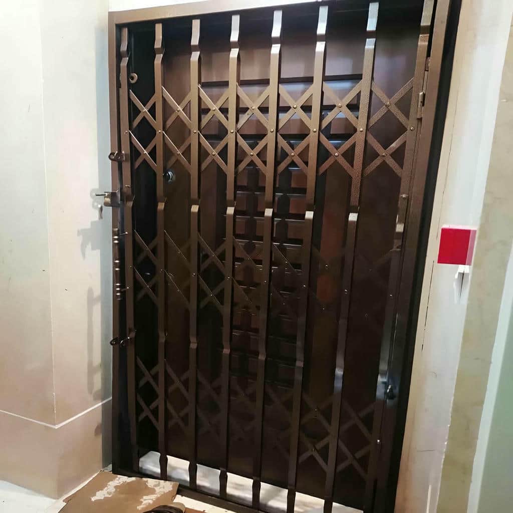 نصب درب آکاردئونی آپارتمان چهارگل در زاهدان