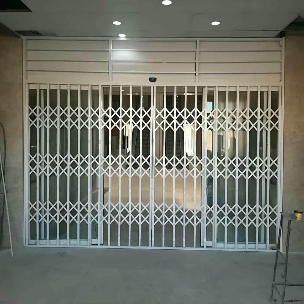 درب آکاردئونی آپارتمان در آمل
