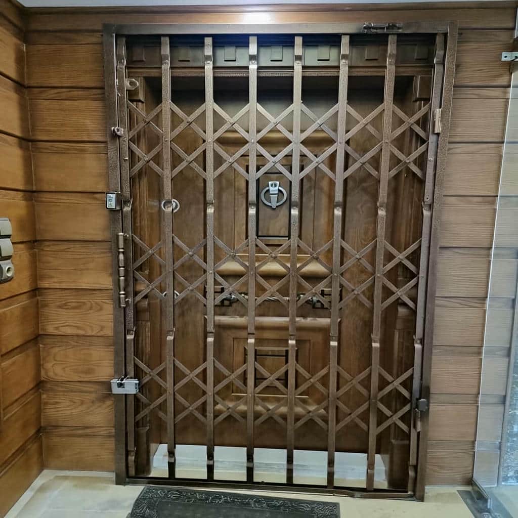 درب آکاردئونی در قشم