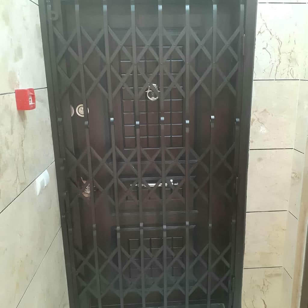 نصب درب آکاردئونی آپارتمان چهارگل در شیراز نصب درب آکاردئونی آپارتمان چهارگل در شیراز