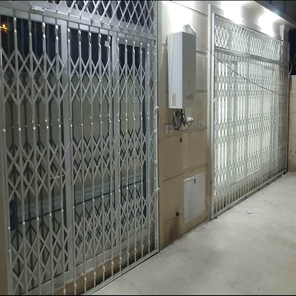 درب آکاردئونی آپارتمان در کرج