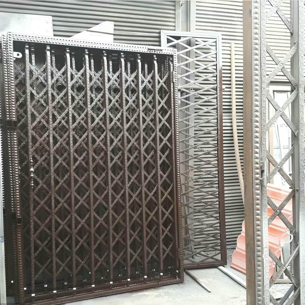 خرید درب آکاردئونی آپارتمان دوگل در اصفهان