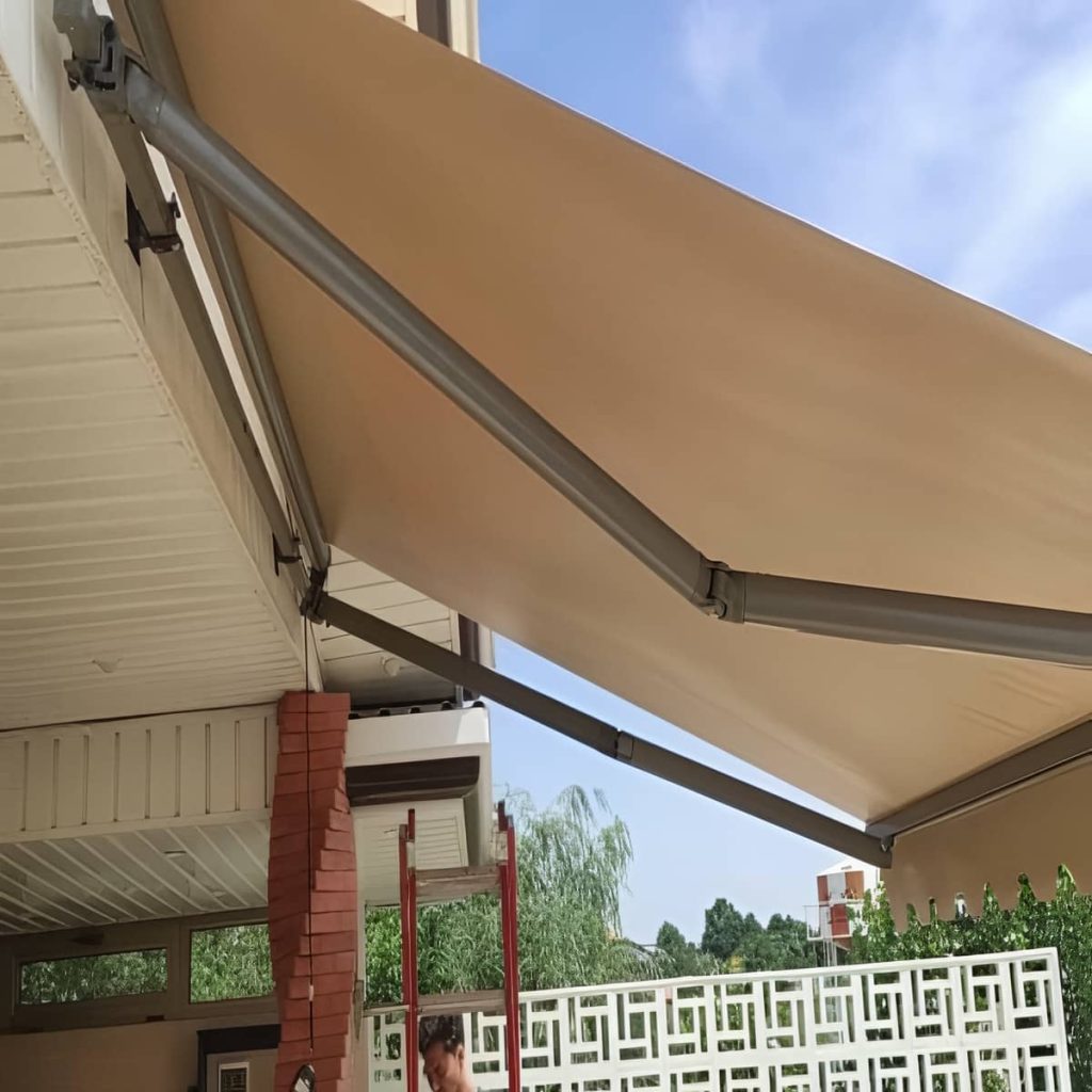 سایبان برقی ضد آب در نسیم شهر