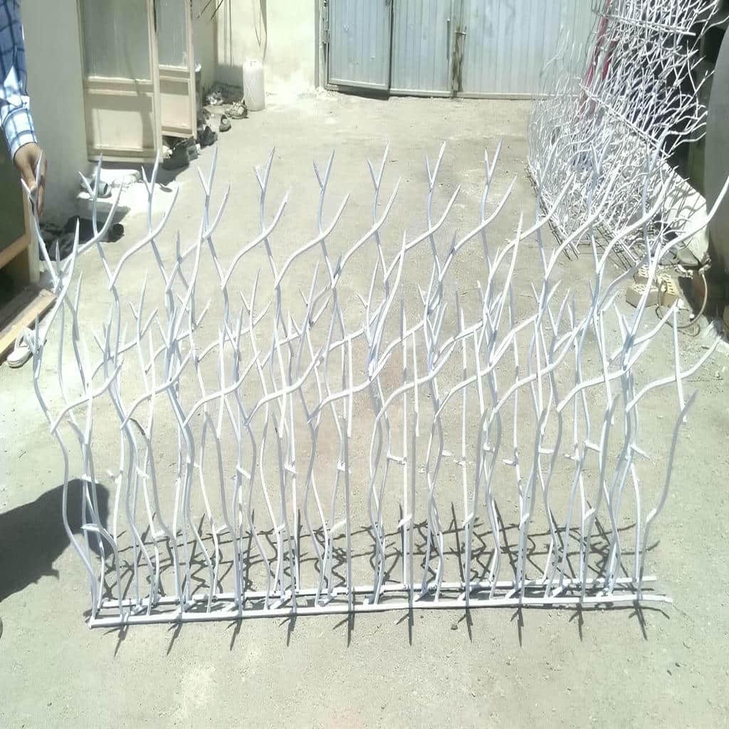 نصب حفاظ شاخ گوزنی طراحی بازدارنده در پرند نصب حفاظ شاخ گوزنی طراحی بازدارنده در پرند