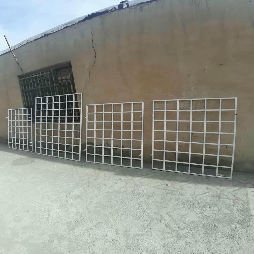 نصب حفاظ پنجره فرفورژه بازشو در پرند
