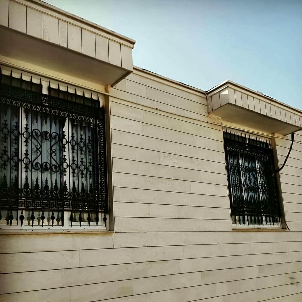 نصب حفاظ پنجره فرفورژه ثابت در قزوین نصب حفاظ پنجره فرفورژه ثابت در قزوین