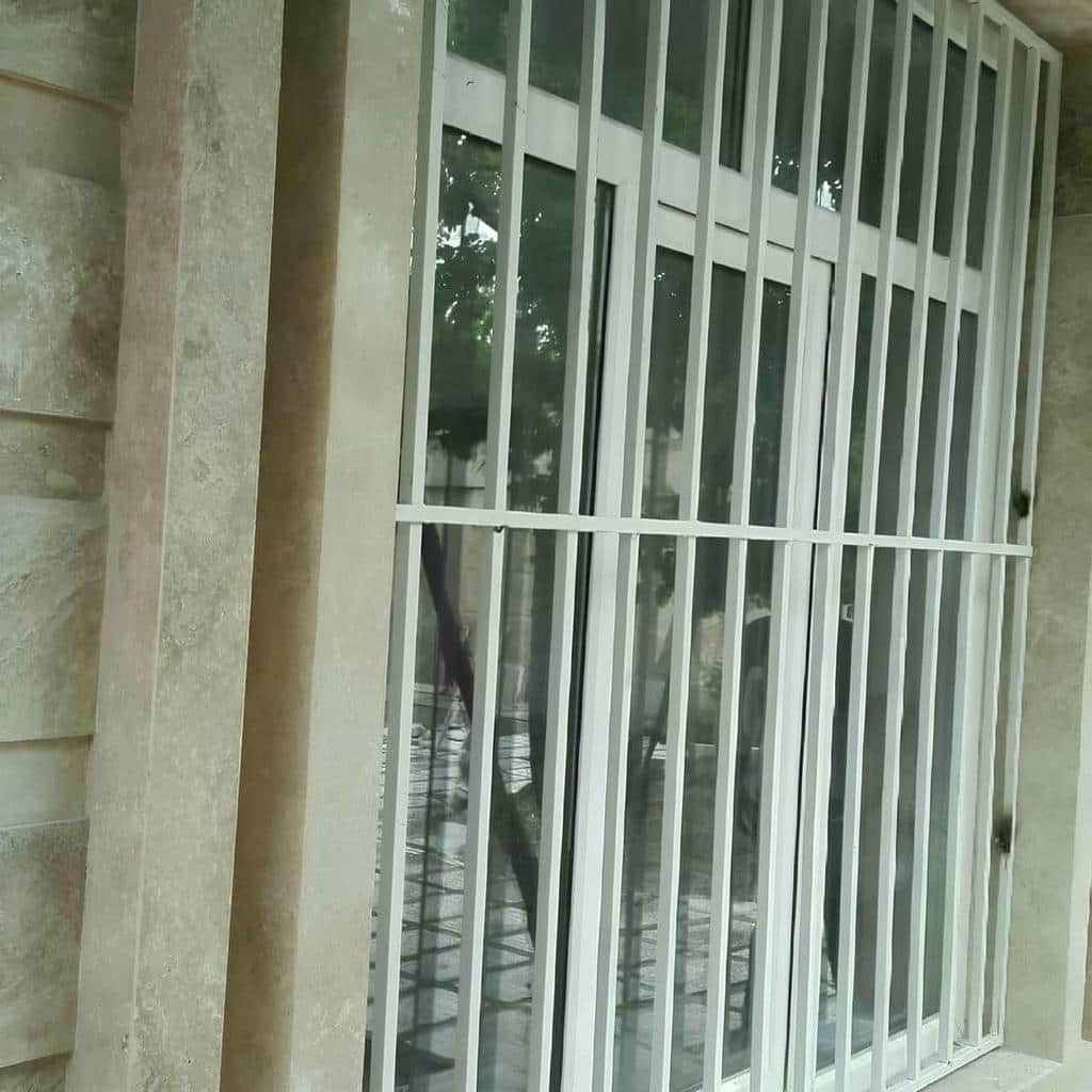 نصب حفاظ پنجره فرفورژه بازشو در فیروزکوه نصب حفاظ پنجره فرفورژه بازشو در فیروزکوه