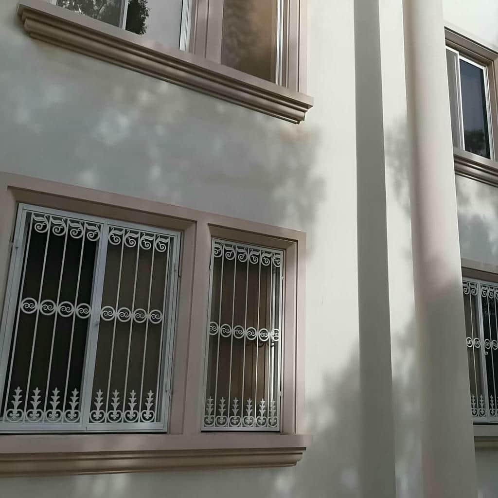 نصب حفاظ پنجره فرفورژه ثابت در محمودآباد نصب حفاظ پنجره فرفورژه ثابت در محمودآباد