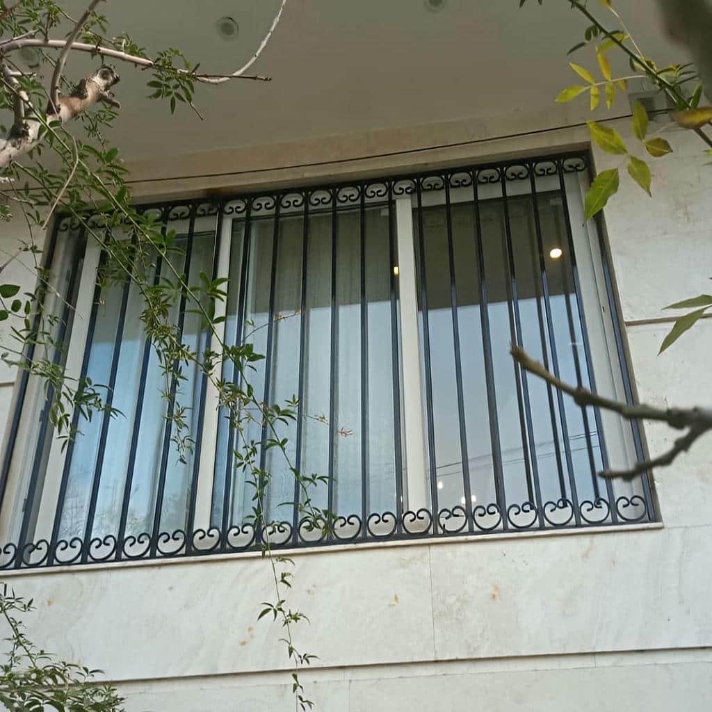 حفاظ پنجره فرفورژه در بومهن