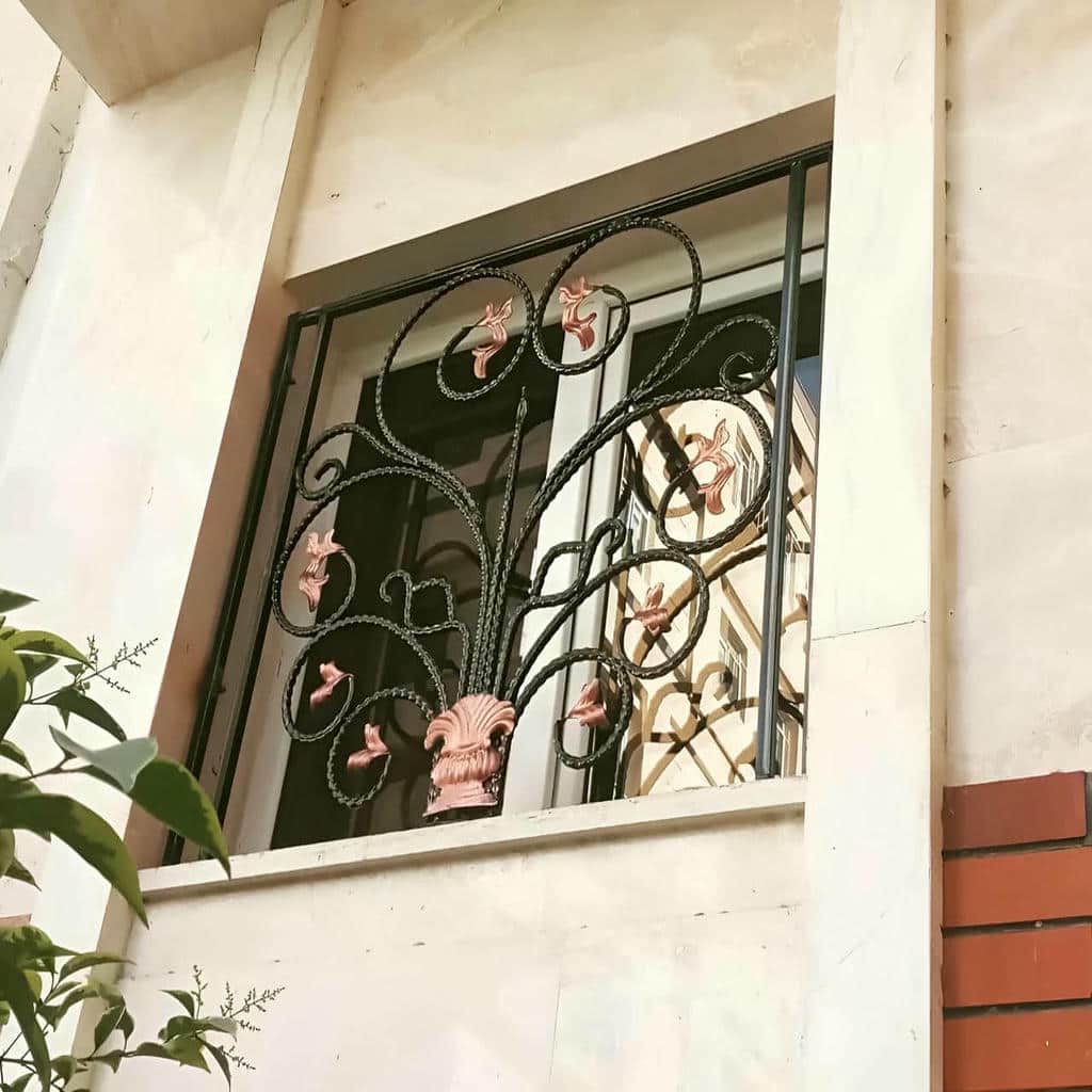 نصب حفاظ پنجره فرفورژه بازشو در استان گلستان نصب حفاظ پنجره فرفورژه بازشو در استان گلستان