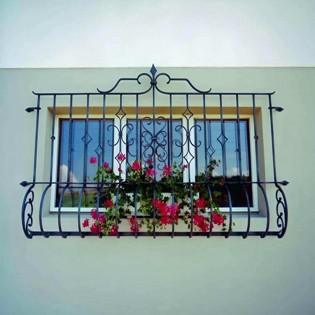 حفاظ پنجره فرفورژه در اصفهان