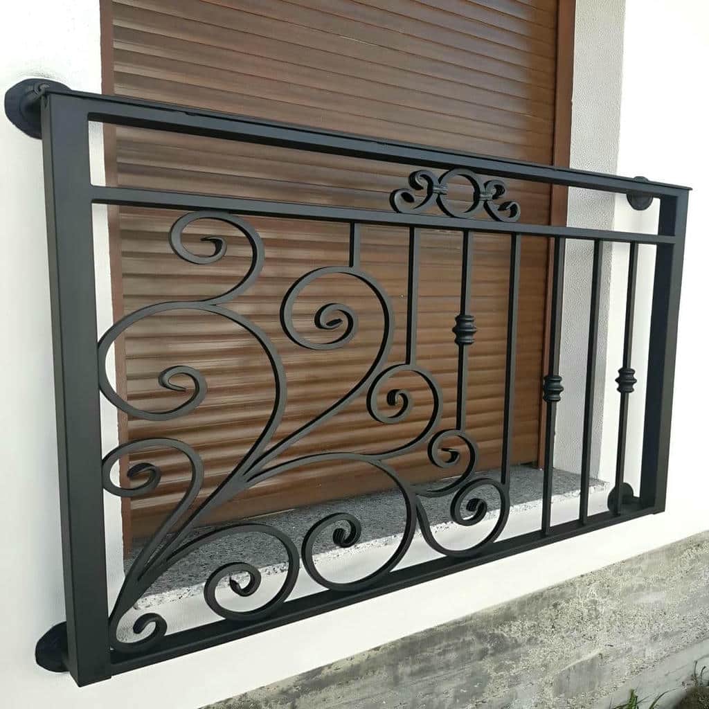نصب حفاظ پنجره فرفورژه بازشو در بومهن