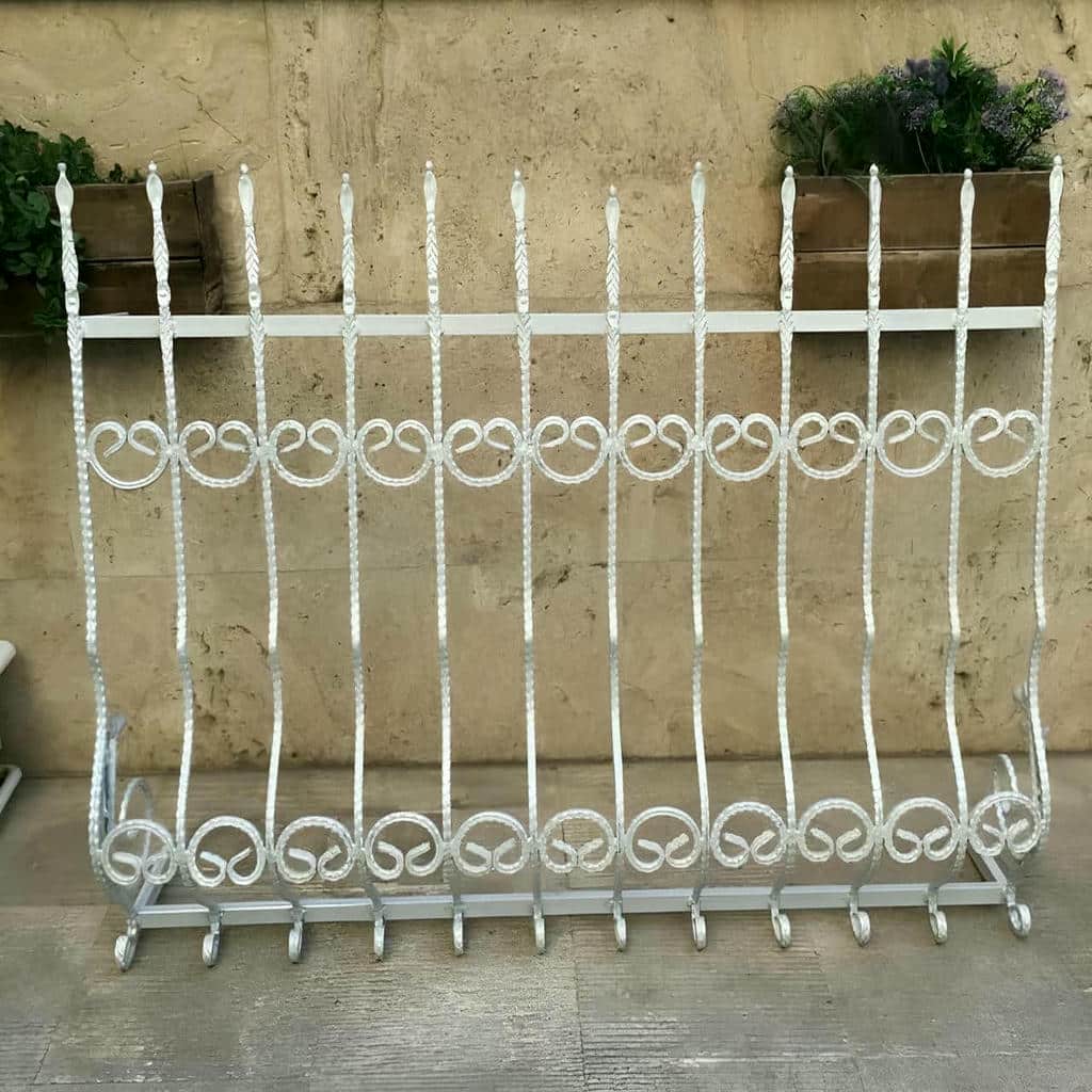 حفاظ پنجره فرفورژه در مریوان