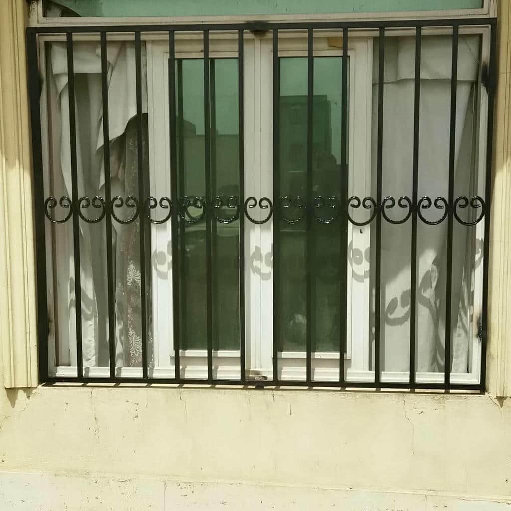 نصب حفاظ پنجره فرفورژه بازشو در شهریار نصب حفاظ پنجره فرفورژه بازشو در شهریار
