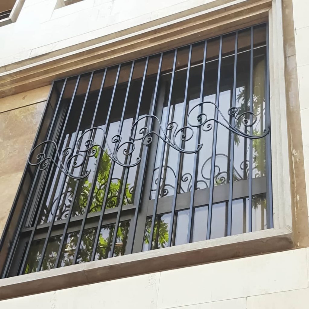 نصب حفاظ پنجره فرفورژه بازشو در سنندج