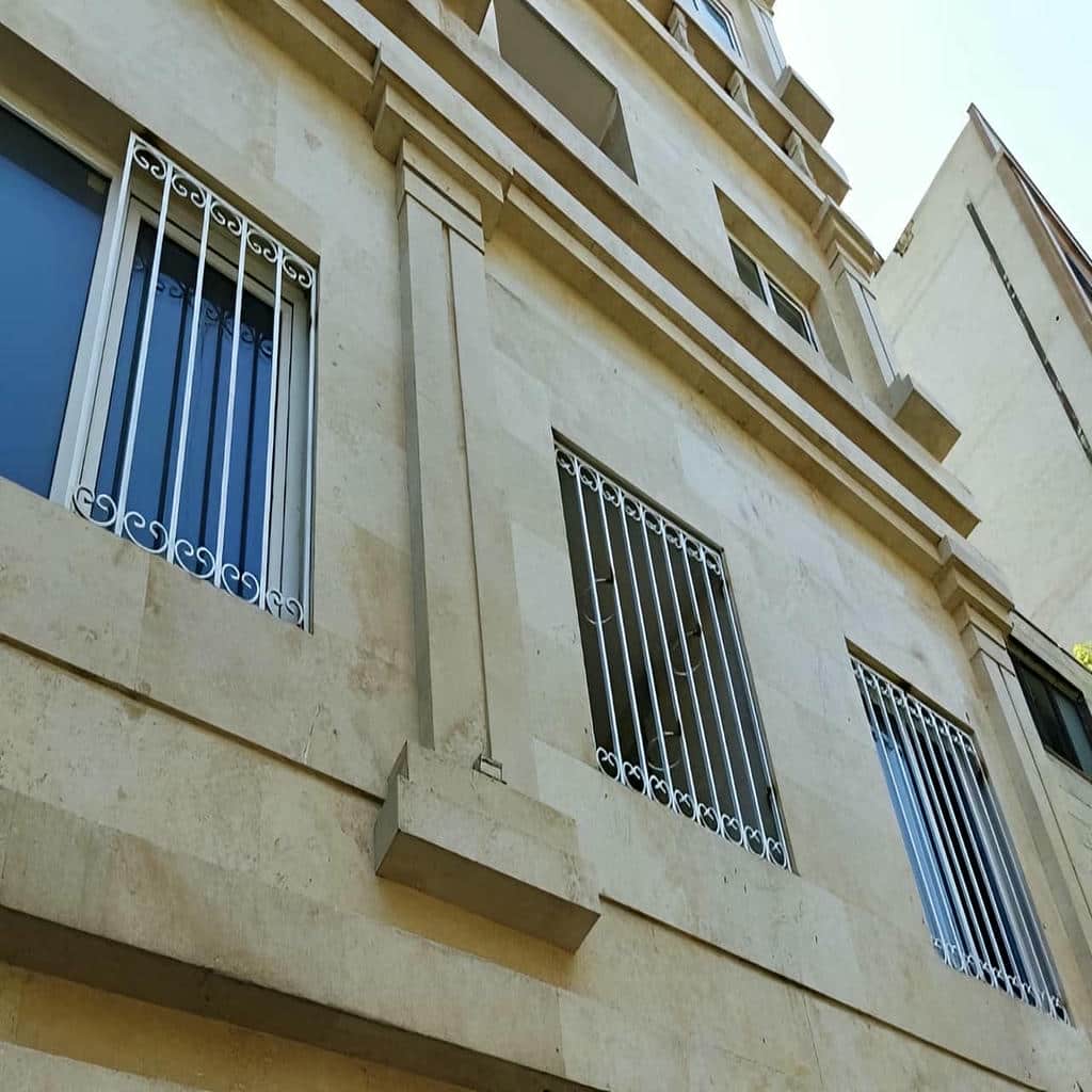 فروش حفاظ پنجره فرفورژه بازشو در بابل فروش حفاظ پنجره فرفورژه بازشو در بابل