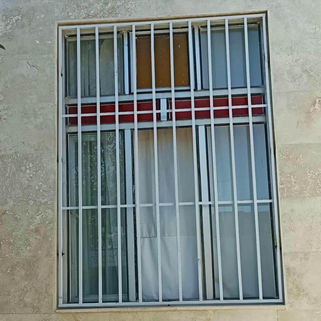 فروش حفاظ پنجره فرفورژه بازشو در اردبیل