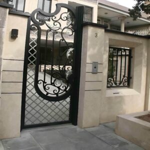 درب حیاط ویلا در کرج
