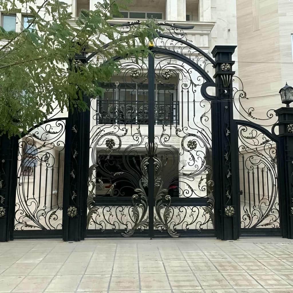 فروش درب حیاط ویلا فرفورژه در محمودآباد فروش درب حیاط ویلا فرفورژه در محمودآباد