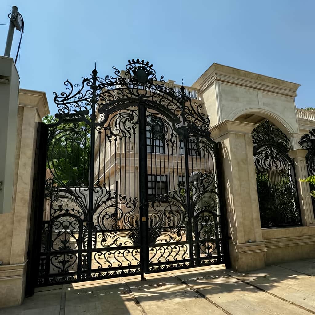 فروش درب حیاط ویلا کلاسیک در نظرآباد