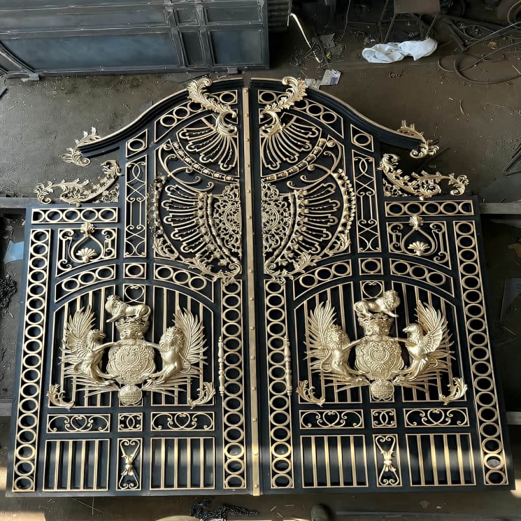 نصب درب حیاط ویلا فرفورژه در سقز نصب درب حیاط ویلا فرفورژه در سقز
