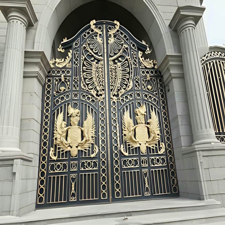 درب حیاط ویلا در چالوس