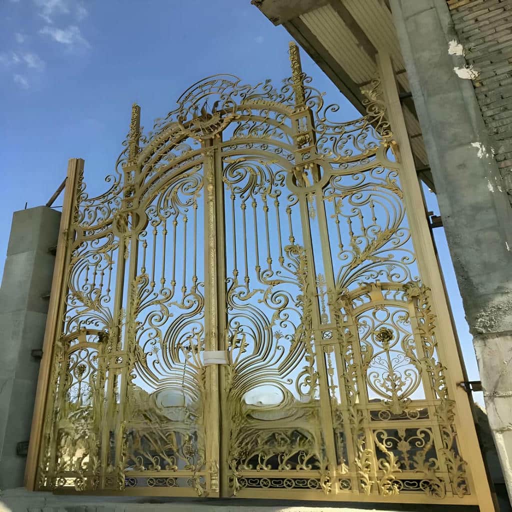 درب حیاط ویلا در شیراز