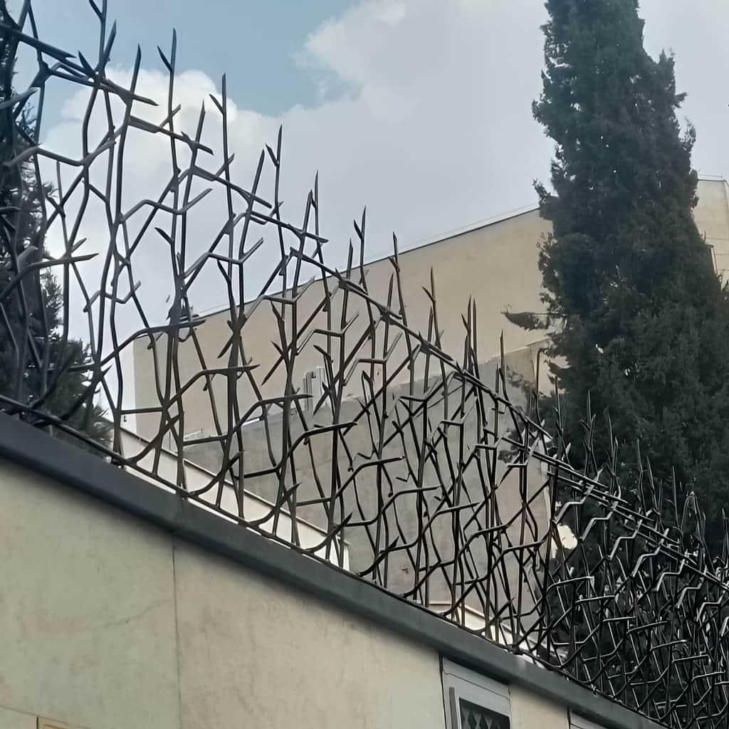 حفاظ شاخ گوزنی؛ خرید مدل مقاوم برای امنیت دیوار ساختمان