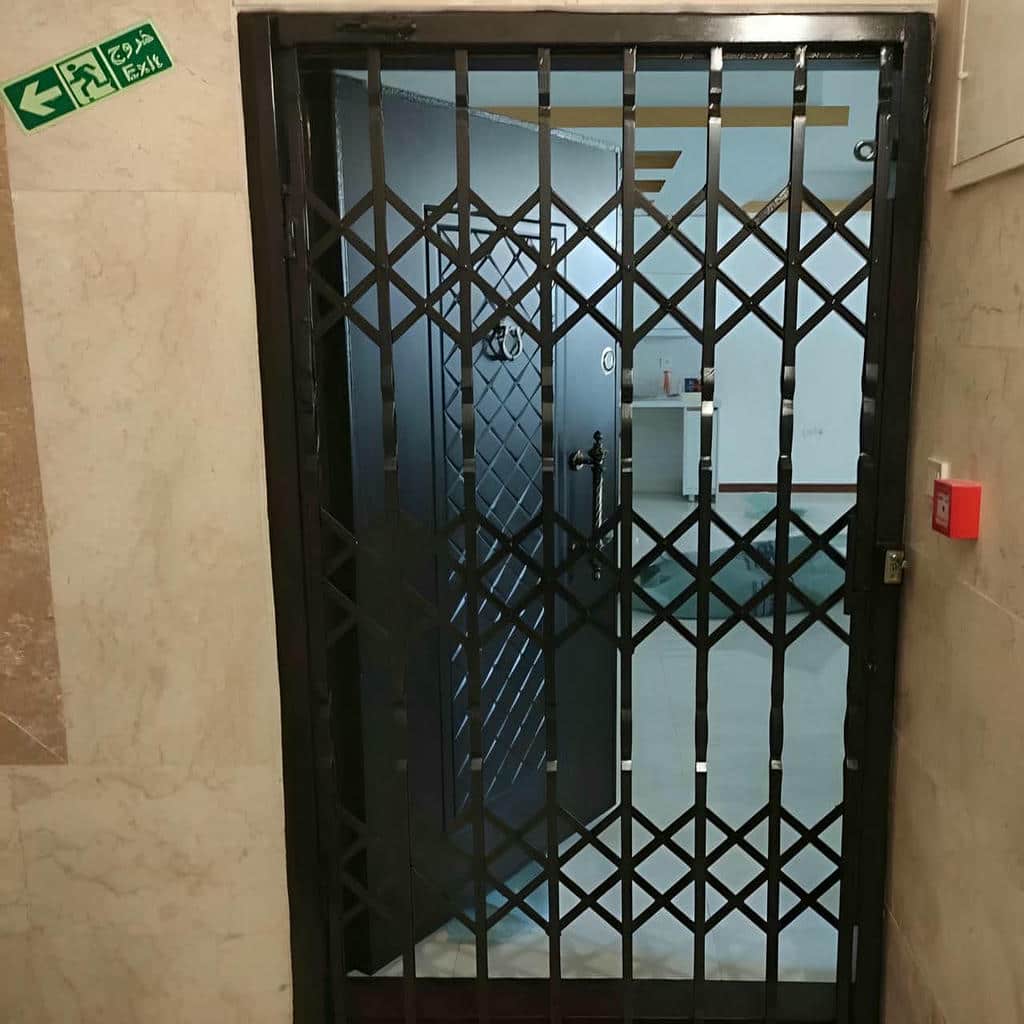 قفل درب آکاردئونی با طراحی ضد برش