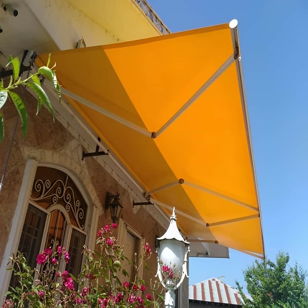 سایبان برقی با پوشش مناسب حیاط خانه سایبان برقی با پوشش مناسب حیاط خانه