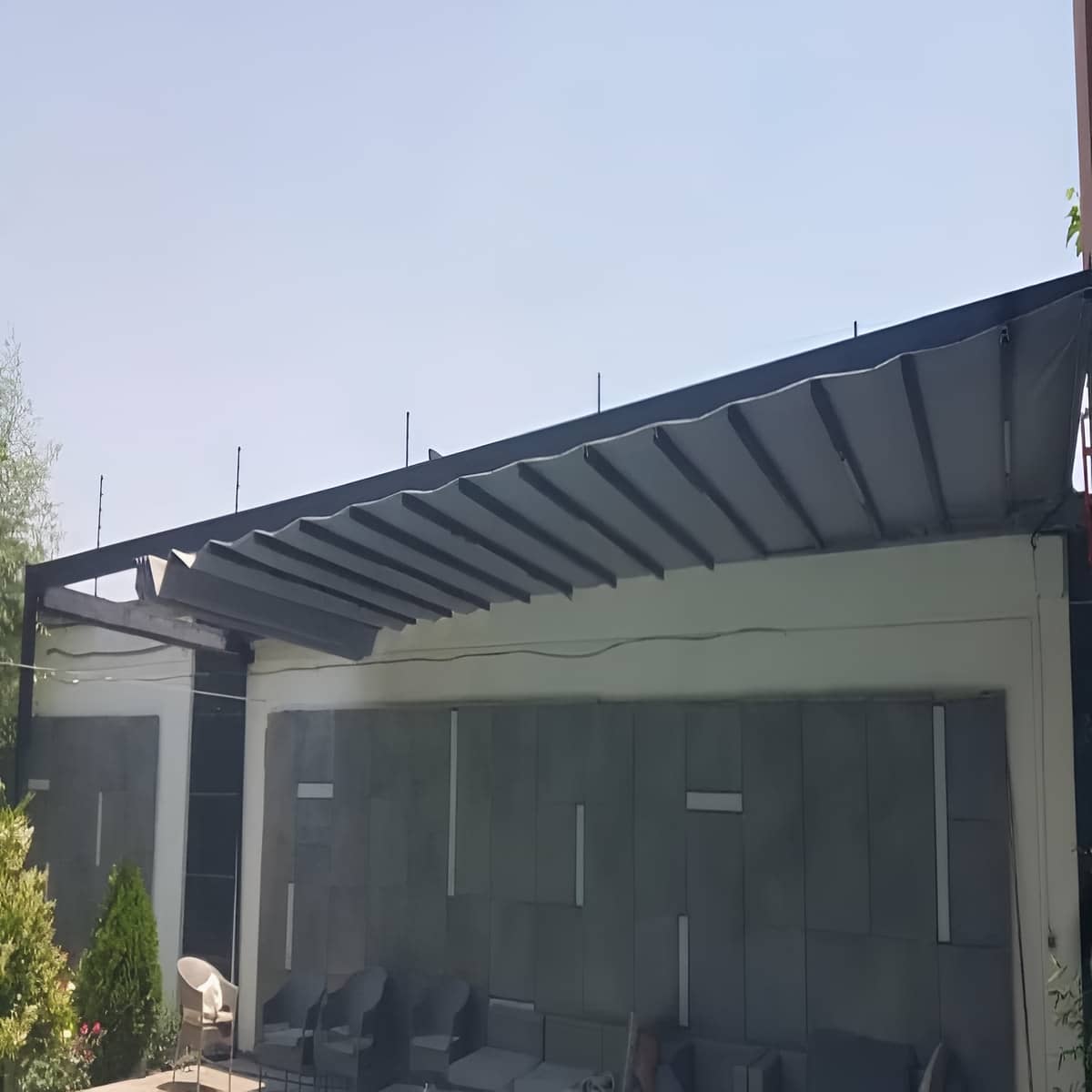 سقف برقی پارچهای پرگولا با ریل حرکتی روان سقف برقی پارچهای پرگولا