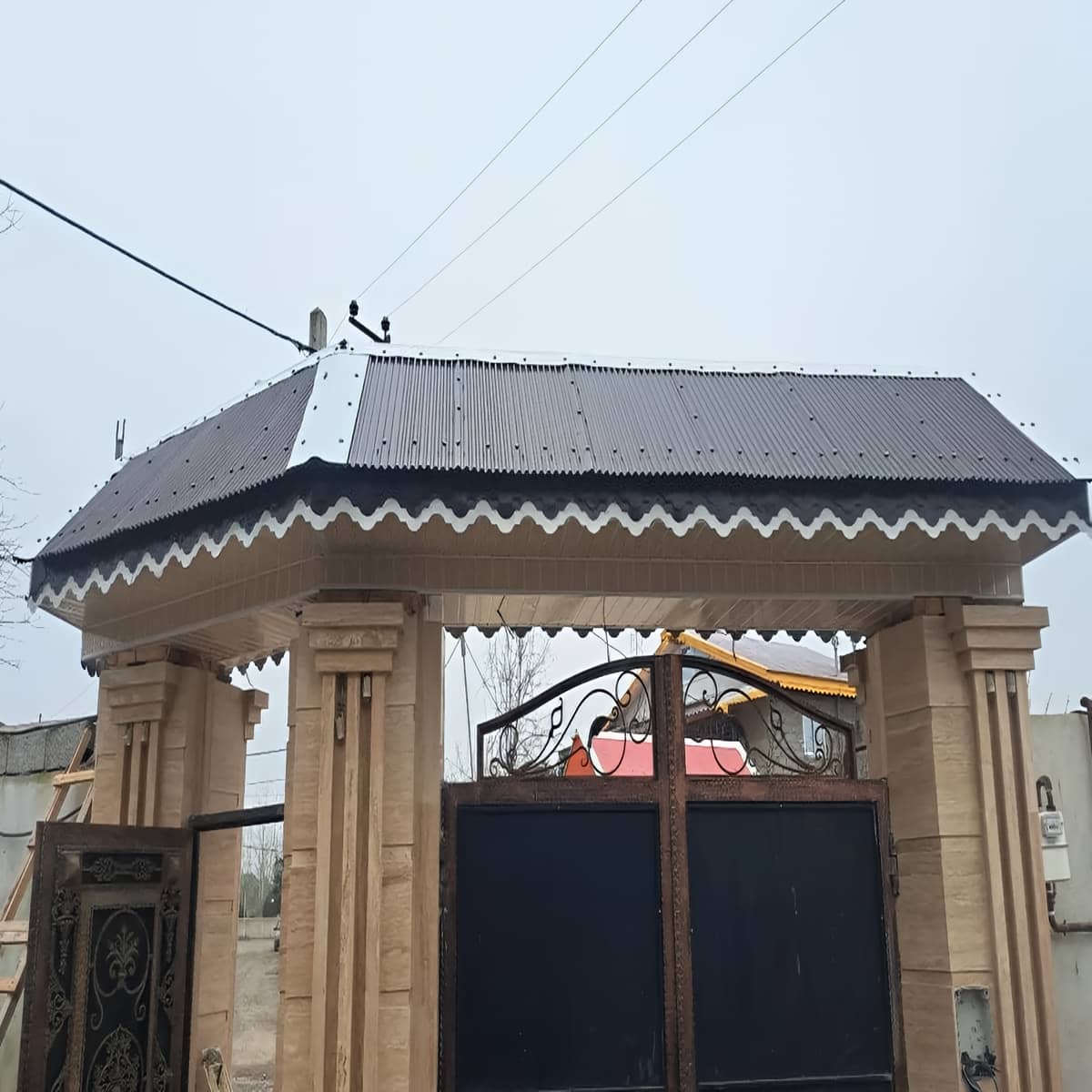آردواز فلزی ویلا با پوشش هماهنگ نمای ویلایی