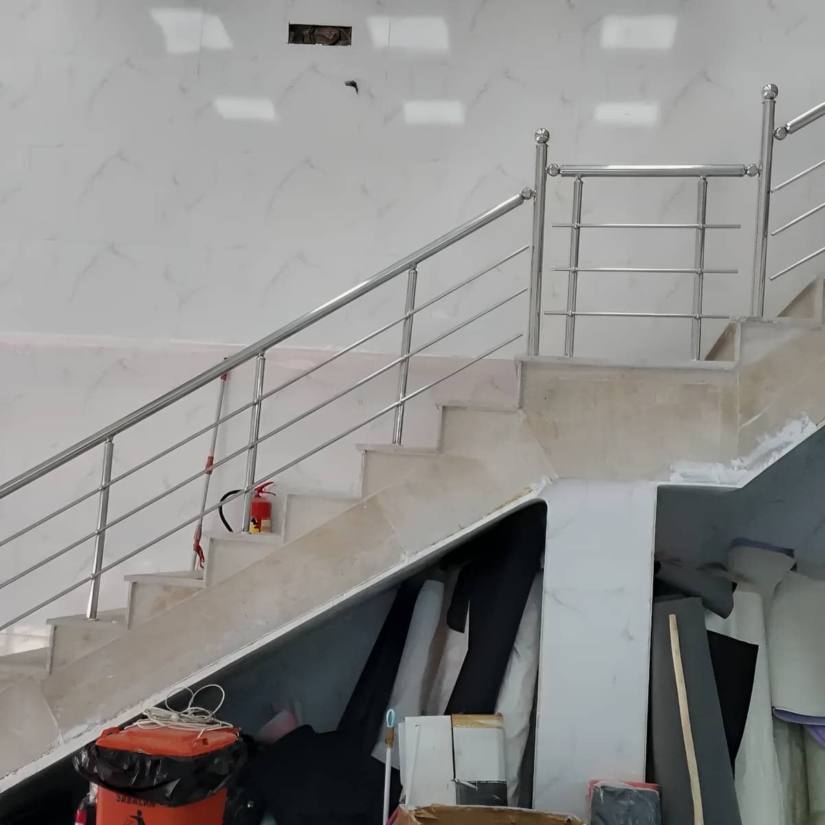 نرده استیل 304 مقاوم ضدزنگ با فریم مناسب فضای باز نرده استیل 304 مقاوم ضدزنگ با فریم مناسب فضای باز