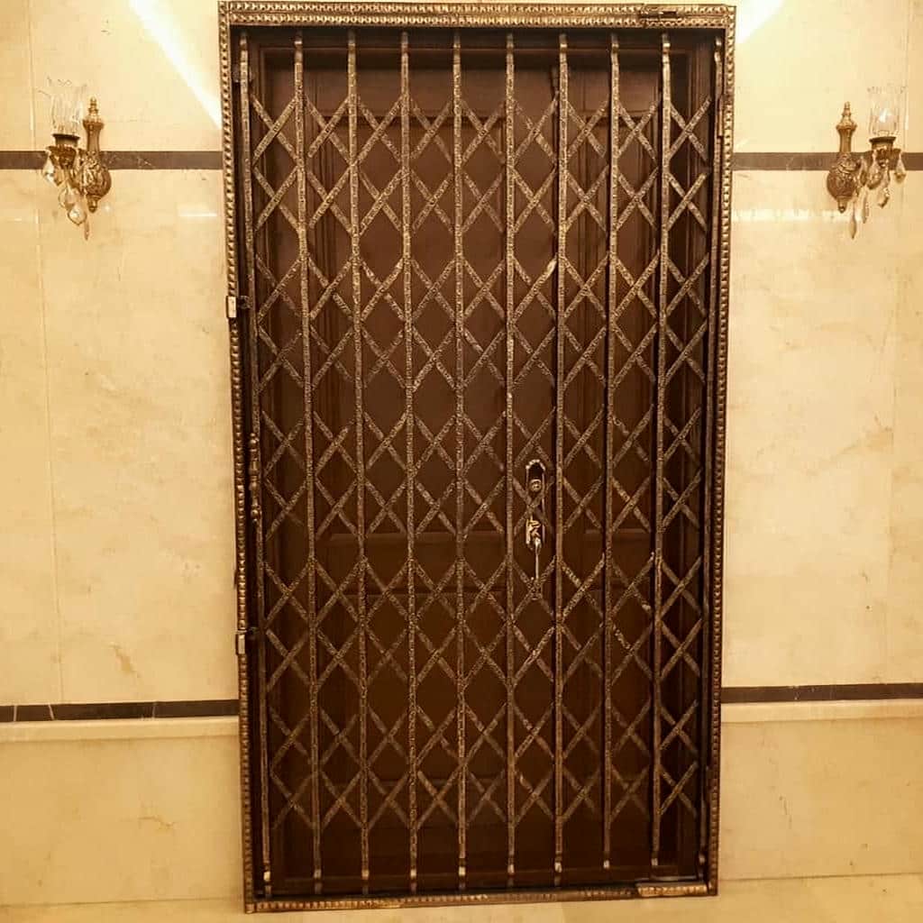 درب آکاردئونی پنج گل با تسمه دوبل تقویتی